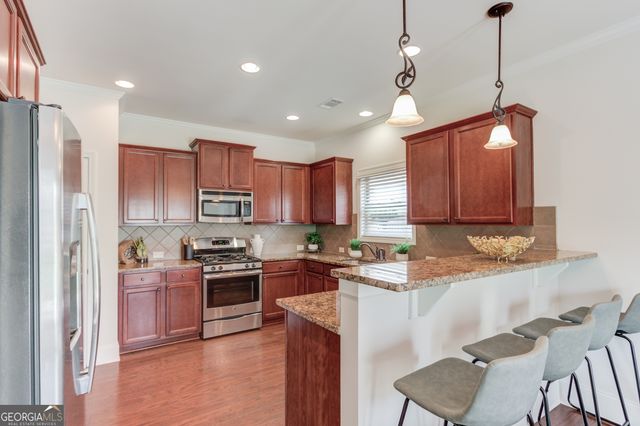 6907 Trailing Ivy Way, Flowery Branch, GA 30542