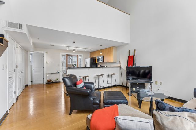 807 18th Ave S Apt 408, Nashville, TN 37203