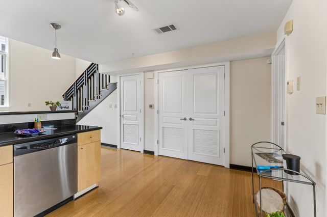 807 18th Ave S Apt 408, Nashville, TN 37203