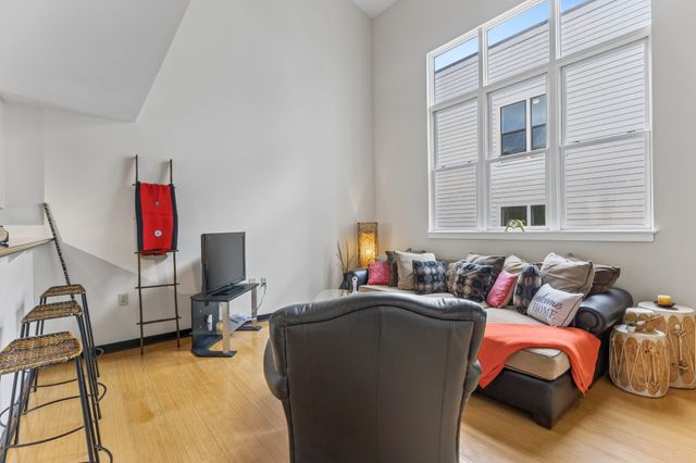 807 18th Ave S Apt 408, Nashville, TN 37203