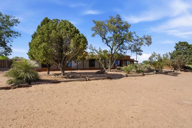 159 El Rey Drive NW, Corrales, NM 87048