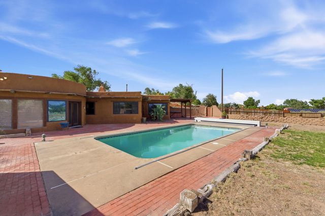 159 El Rey Drive NW, Corrales, NM 87048