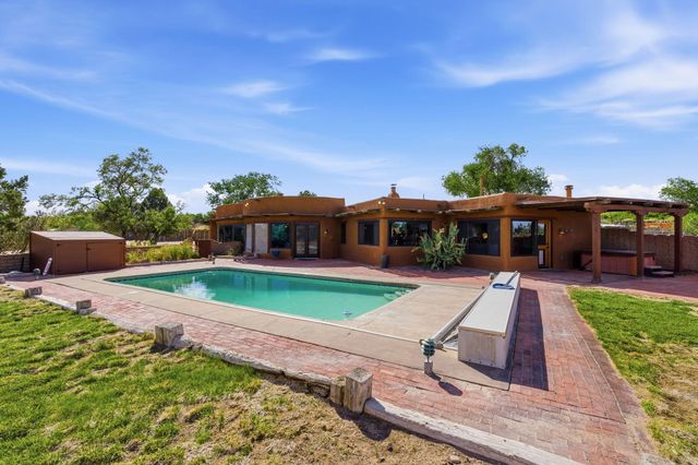 159 El Rey Drive NW, Corrales, NM 87048