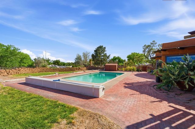 159 El Rey Drive NW, Corrales, NM 87048