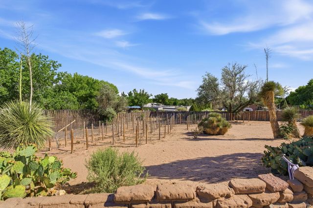 159 El Rey Drive NW, Corrales, NM 87048