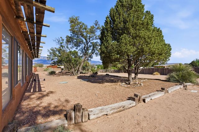 159 El Rey Drive NW, Corrales, NM 87048