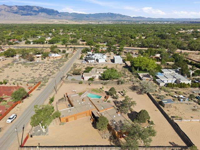 159 El Rey Drive NW, Corrales, NM 87048