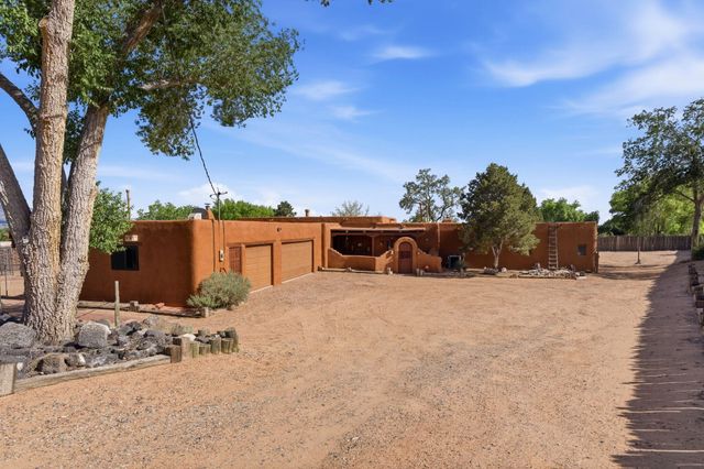 159 El Rey Drive NW, Corrales, NM 87048