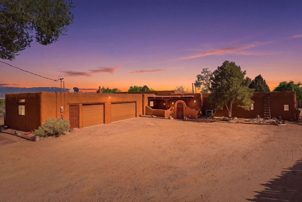 159 El Rey Drive NW, Corrales, NM 87048
