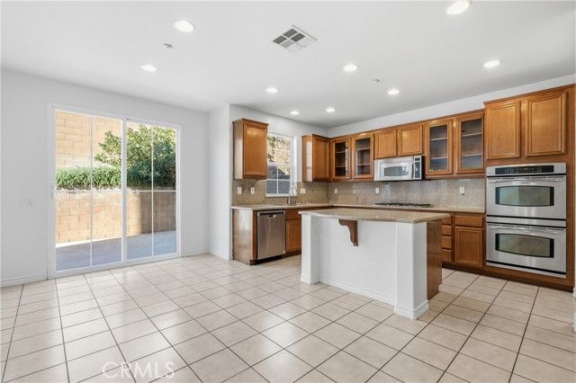 15860 Nuaimi, Fontana, CA 92336
