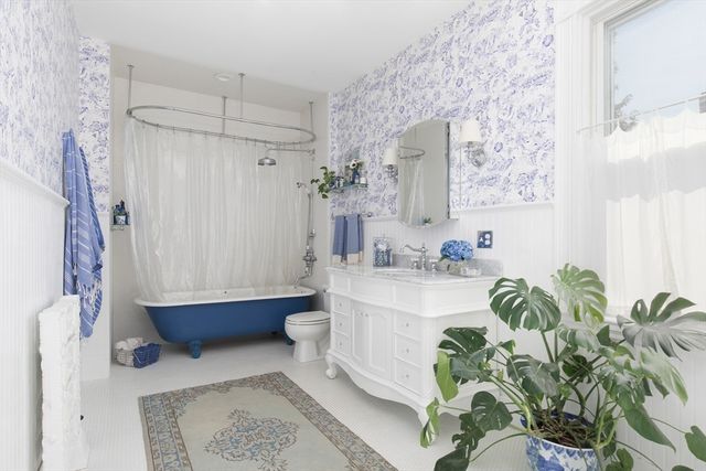 198 Byron St, Boston, MA 02128