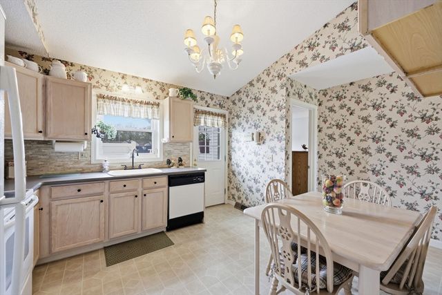 99 Stephens St 99, Chicopee, MA 01022