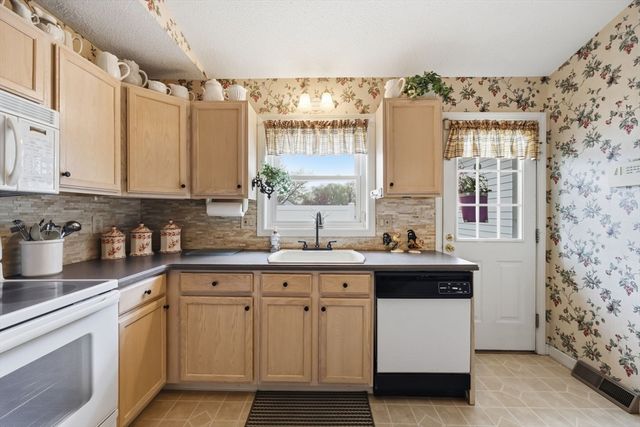 99 Stephens St 99, Chicopee, MA 01022