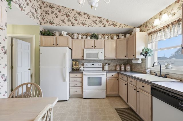99 Stephens St 99, Chicopee, MA 01022