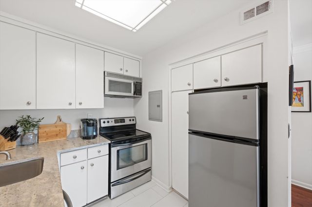 1900 Richard Jones Rd Apt B212, Nashville, TN 37215
