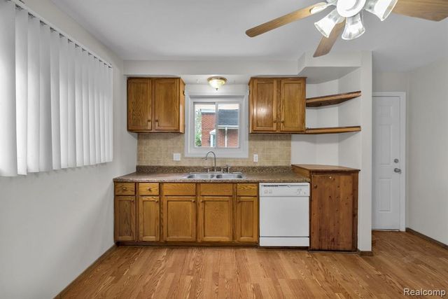 4934 Mckinley Street, Dearborn Heights, MI 48125