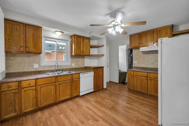 4934 Mckinley Street, Dearborn Heights, MI 48125