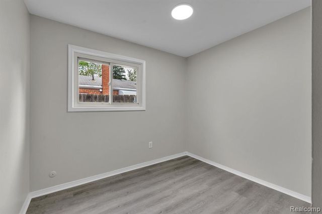 4934 Mckinley Street, Dearborn Heights, MI 48125