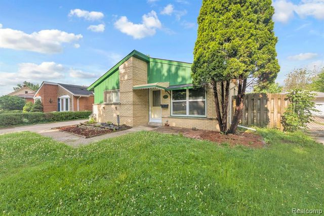 4934 Mckinley Street, Dearborn Heights, MI 48125