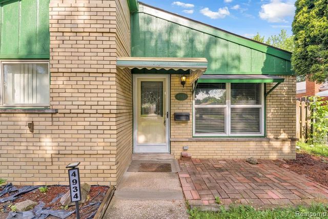 4934 Mckinley Street, Dearborn Heights, MI 48125