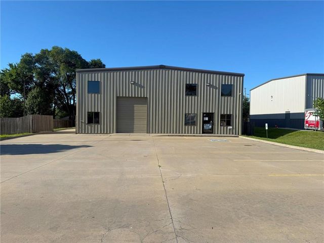 1221 E 25th Street, Lawrence, KS 66046