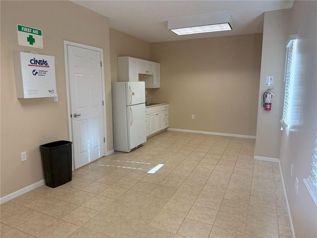 1221 E 25th Street, Lawrence, KS 66046