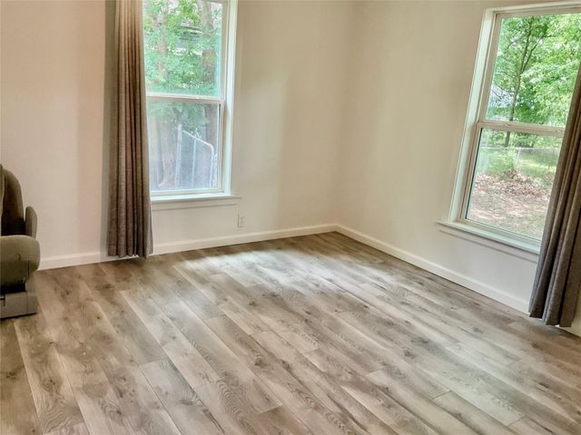 1109 N Howeth Street, Gainesville, TX 76240