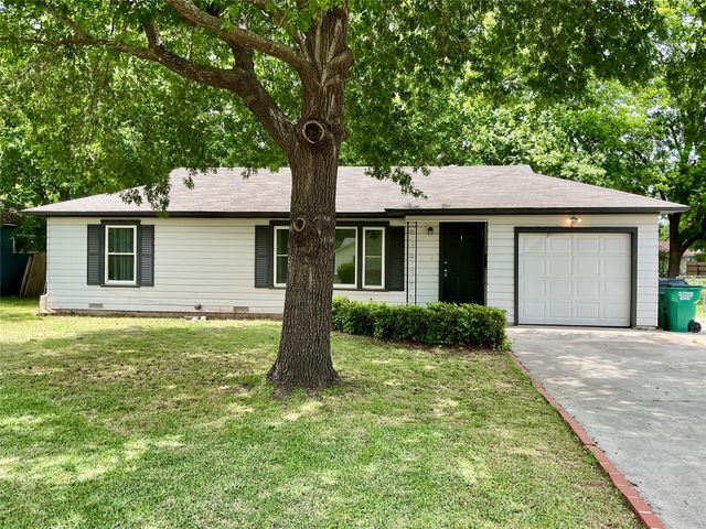 1109 N Howeth Street, Gainesville, TX 76240