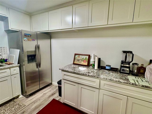 1109 N Howeth Street, Gainesville, TX 76240