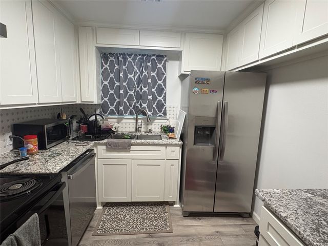 1109 N Howeth Street, Gainesville, TX 76240