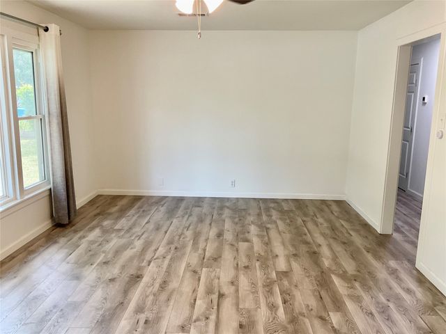 1109 N Howeth Street, Gainesville, TX 76240