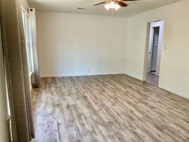 1109 N Howeth Street, Gainesville, TX 76240