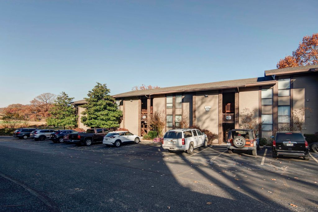 180 Lake Club Drive 12, Branson, MO 65616