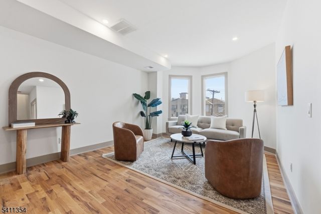 221 Clerk St, Jersey City, NJ 07305