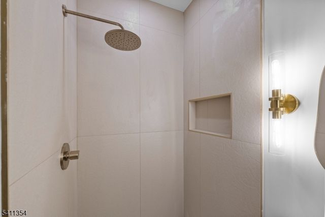 221 Clerk St, Jersey City, NJ 07305