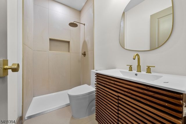 221 Clerk St, Jersey City, NJ 07305