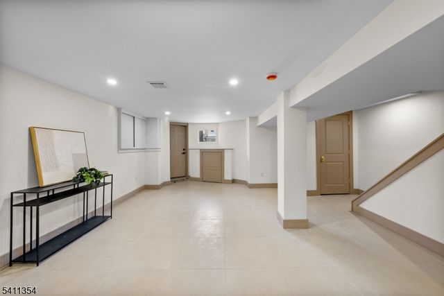 221 Clerk St, Jersey City, NJ 07305