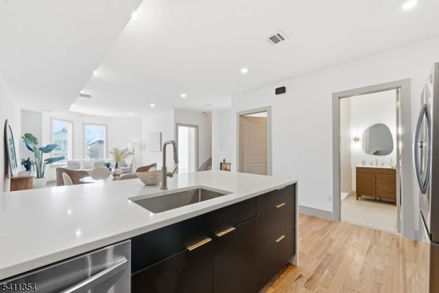 221 Clerk St, Jersey City, NJ 07305