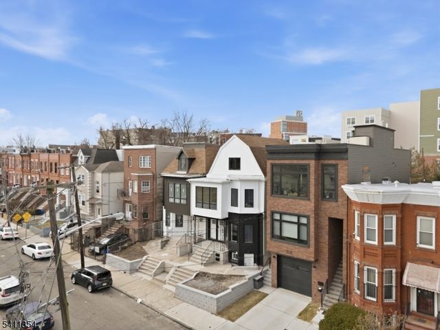 221 Clerk St, Jersey City, NJ 07305