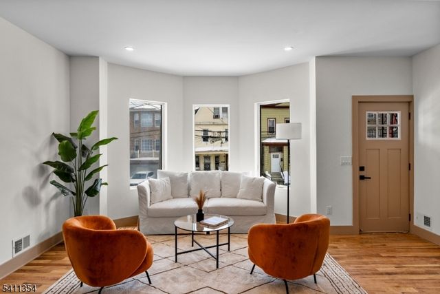 221 Clerk St, Jersey City, NJ 07305