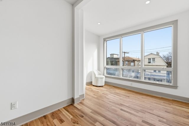 221 Clerk St, Jersey City, NJ 07305