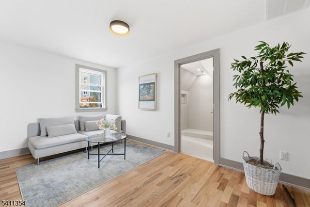 221 Clerk St, Jersey City, NJ 07305