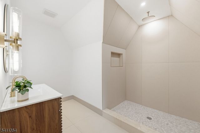 221 Clerk St, Jersey City, NJ 07305