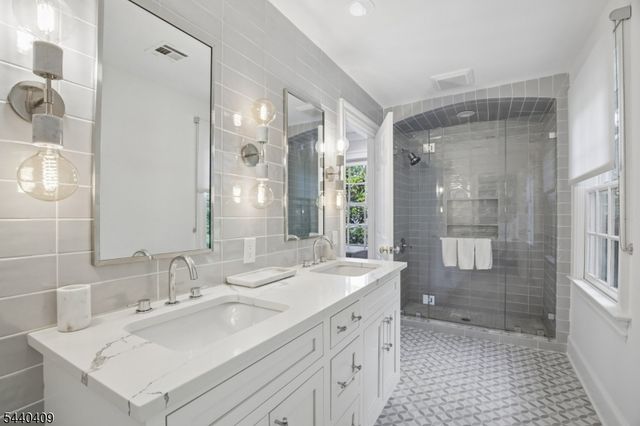 19 Hilltop Rd, Millburn Twp., NJ 07078