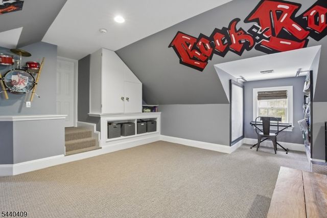 19 Hilltop Rd, Millburn Twp., NJ 07078