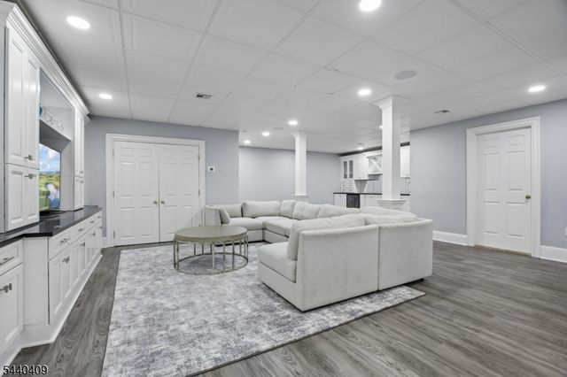 19 Hilltop Rd, Millburn Twp., NJ 07078