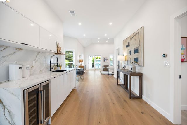 2516 Calhoun St, Alameda, CA 94501