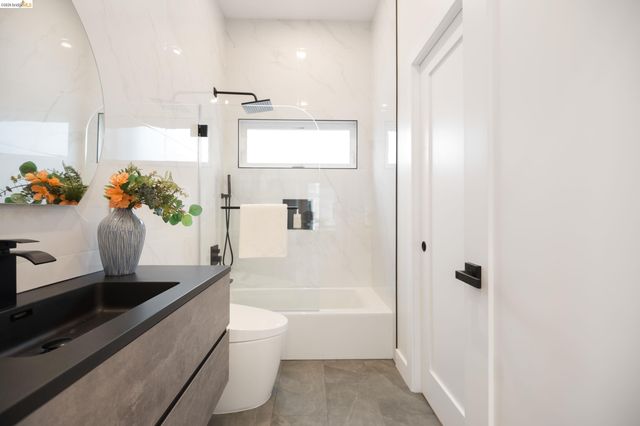 2516 Calhoun St, Alameda, CA 94501