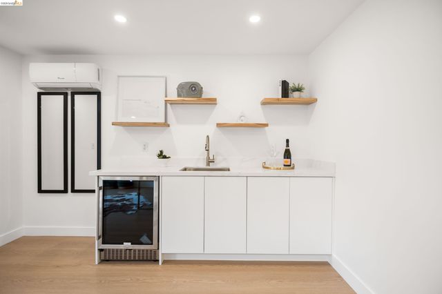 2516 Calhoun St, Alameda, CA 94501