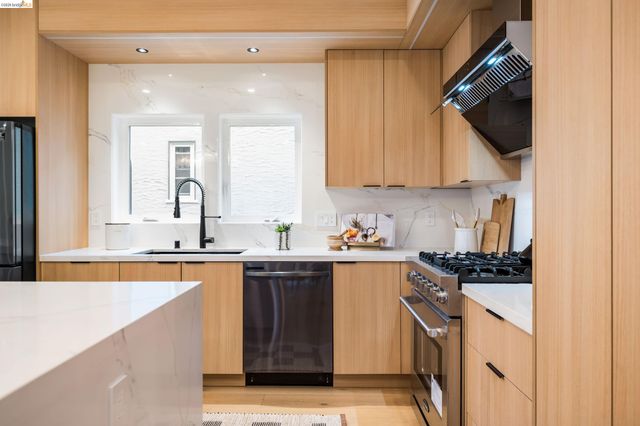 2516 Calhoun St, Alameda, CA 94501
